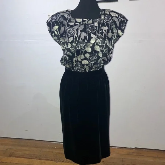 Vintage silk and velvet dress set - Picture 9 of 15